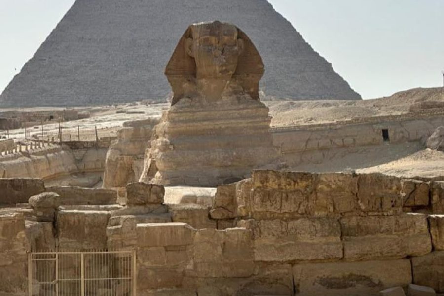 Cairo V.I.P. Private Tour: Giza Pyramids, Grand Museum & Old Cairo by Luxury Limousine